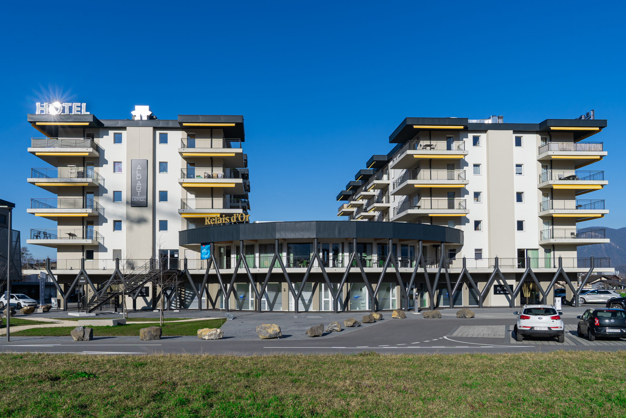 Maoui.shots_AlpArtHotel-Hiver23-24-74 Snowboard Alpes Suisses - Alp Art Hotel